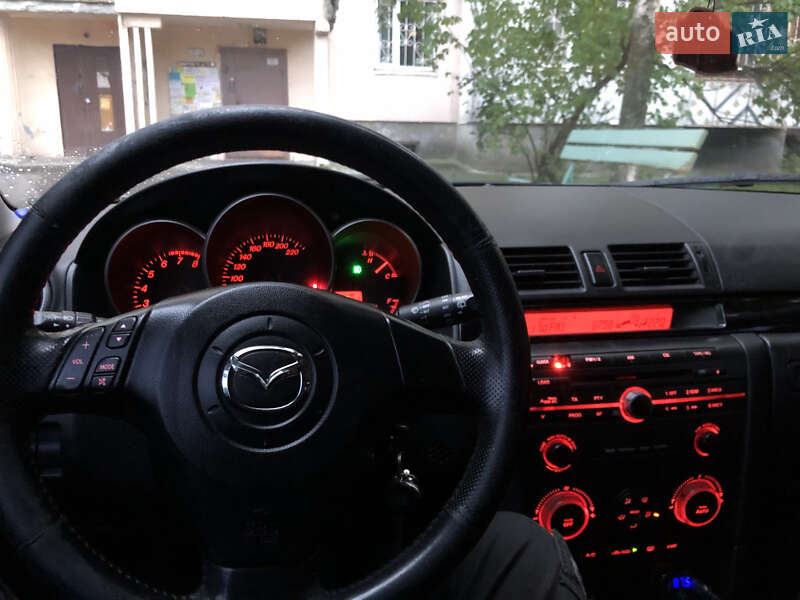 Хэтчбек Mazda 3 2004 в Киеве