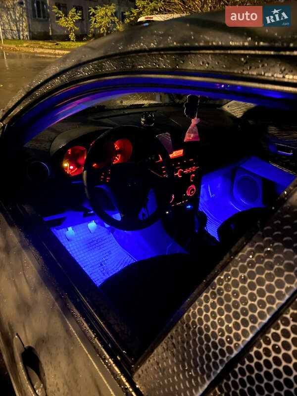 Хэтчбек Mazda 3 2004 в Киеве