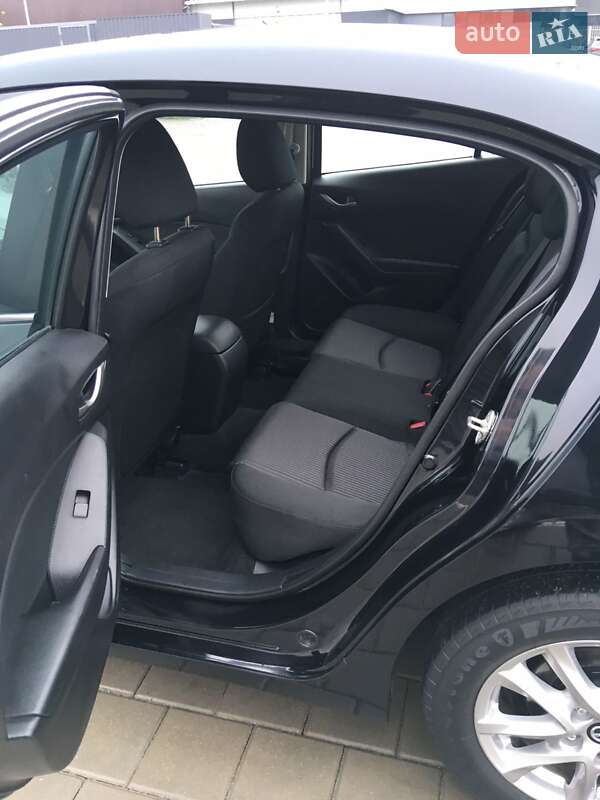 Седан Mazda 3 2015 в Черкассах