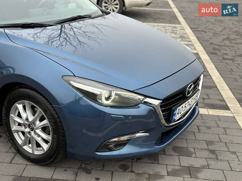 Седан Mazda 3 2017 в Мукачево