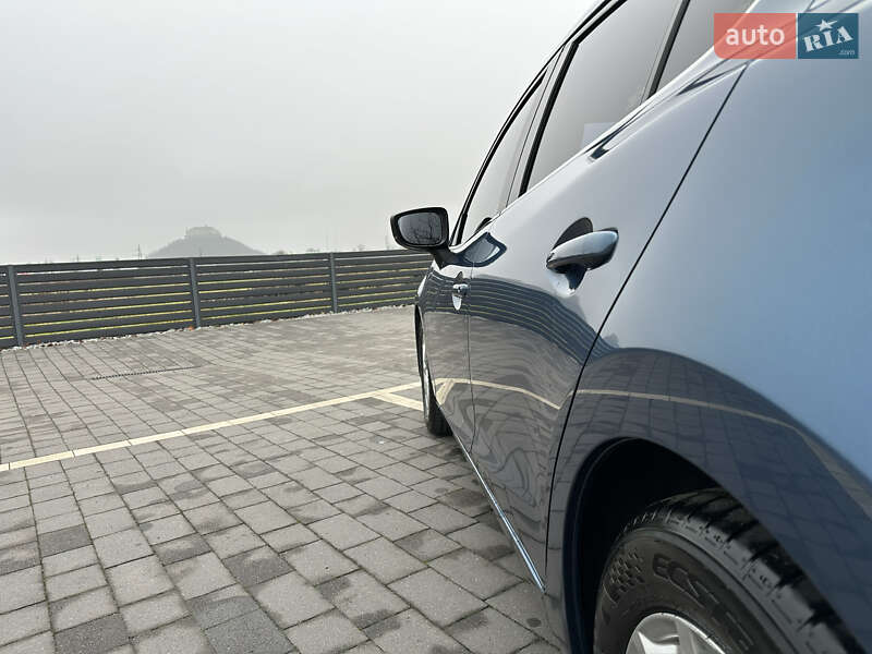 Седан Mazda 3 2017 в Мукачево