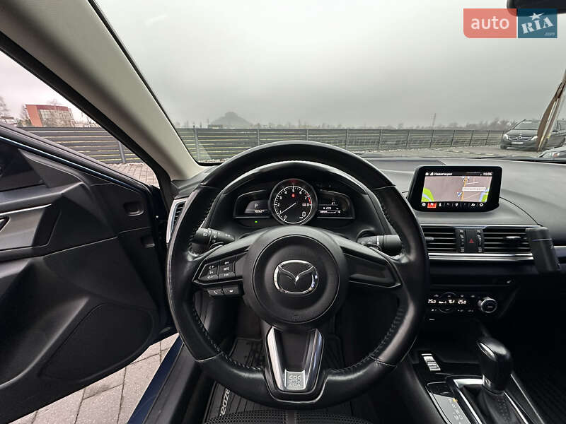 Седан Mazda 3 2017 в Мукачево