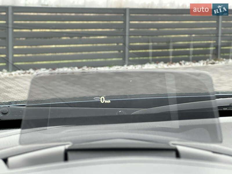 Седан Mazda 3 2017 в Мукачево