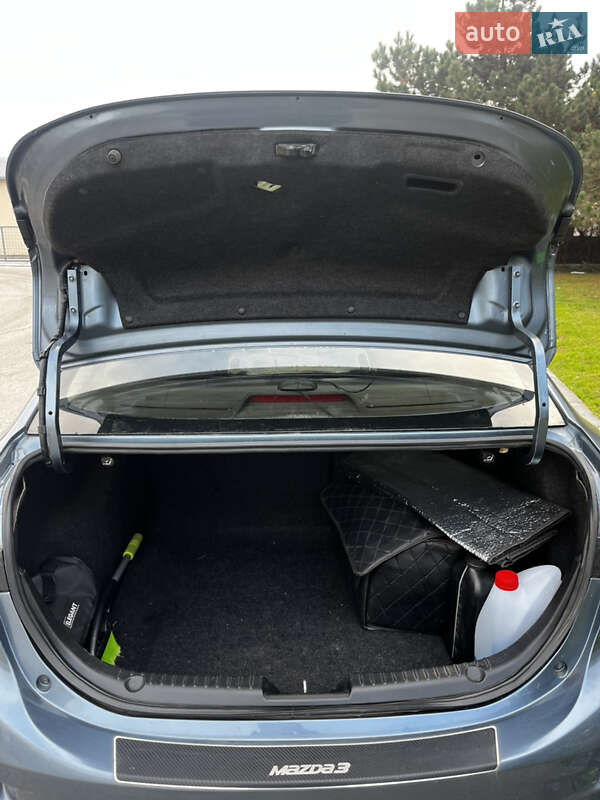 Седан Mazda 3 2013 в Кропивницькому