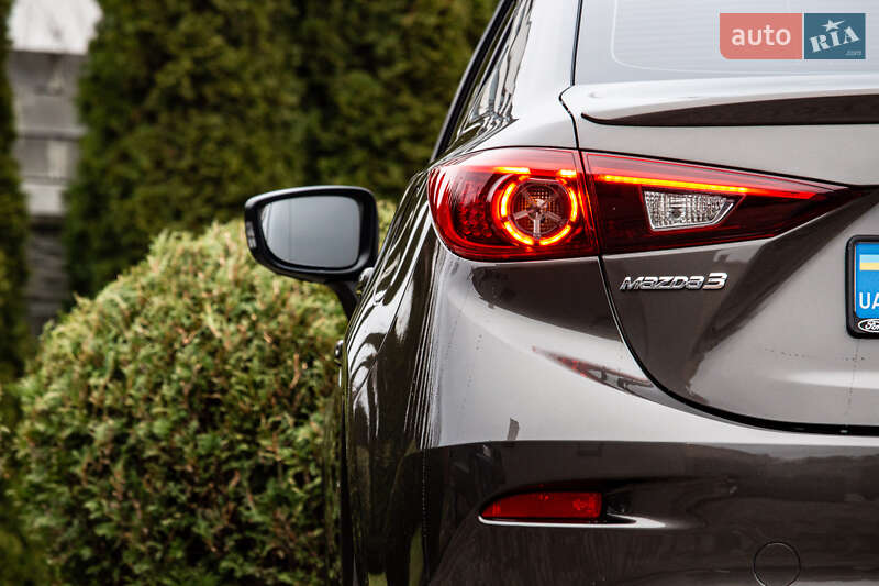 Седан Mazda 3 2015 в Львове