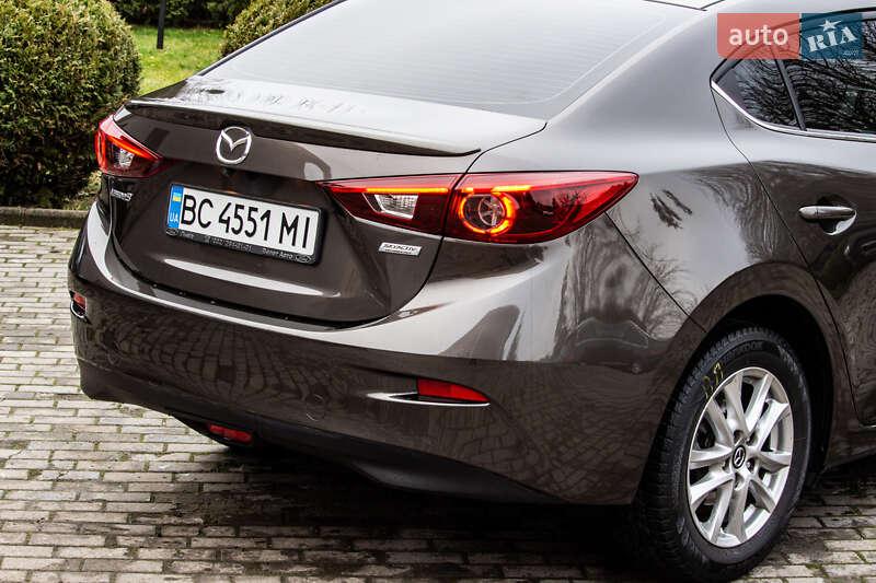 Седан Mazda 3 2015 в Львове