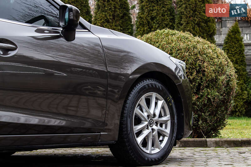 Седан Mazda 3 2015 в Львове