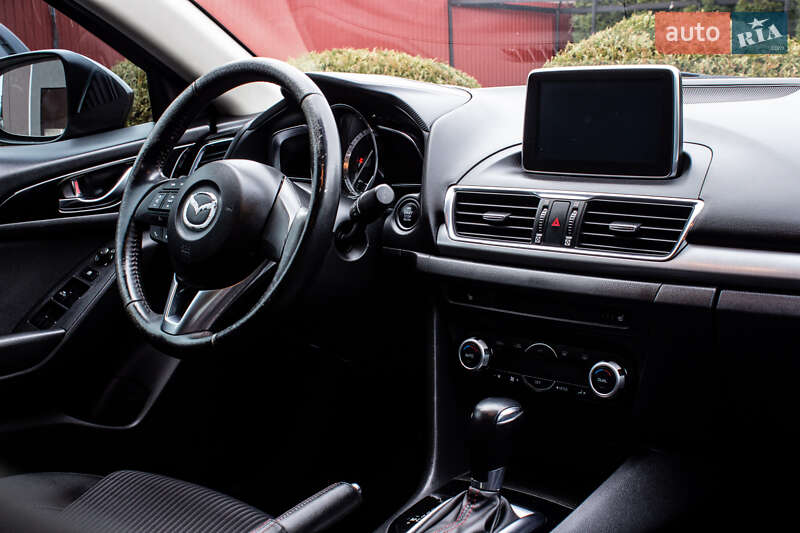 Седан Mazda 3 2015 в Львове