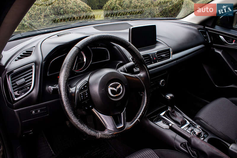 Седан Mazda 3 2015 в Львове