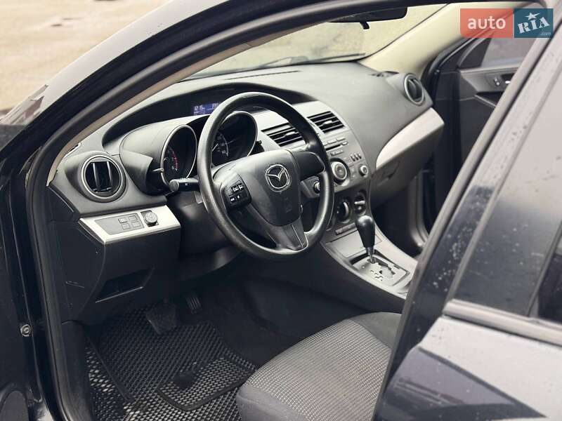 Седан Mazda 3 2012 в Киеве