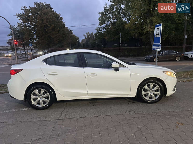 Седан Mazda 3 2015 в Киеве