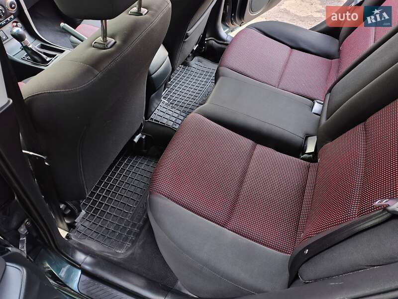 Седан Mazda 3 2006 в Ровно