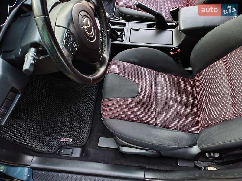 Седан Mazda 3 2006 в Ровно