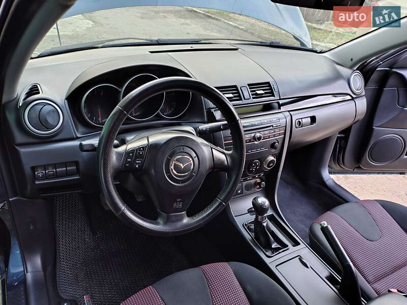 Седан Mazda 3 2006 в Ровно
