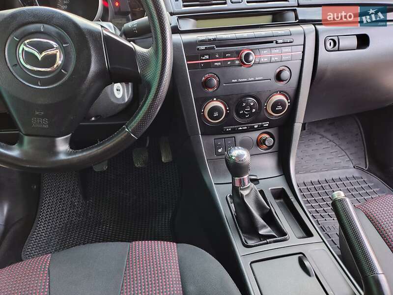 Седан Mazda 3 2006 в Ровно