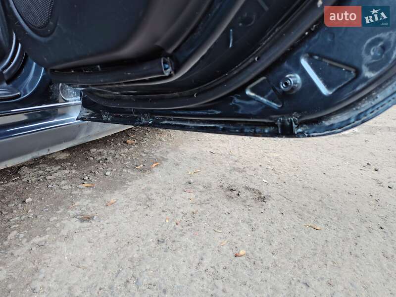 Седан Mazda 3 2006 в Ровно