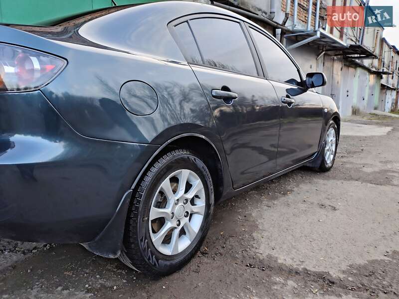 Седан Mazda 3 2006 в Ровно