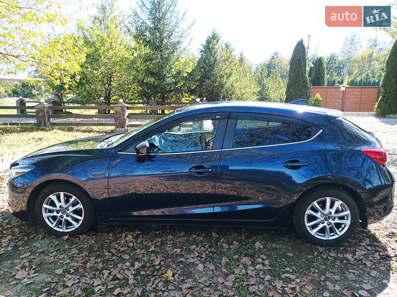 Хэтчбек Mazda 3 2017 в Калуше