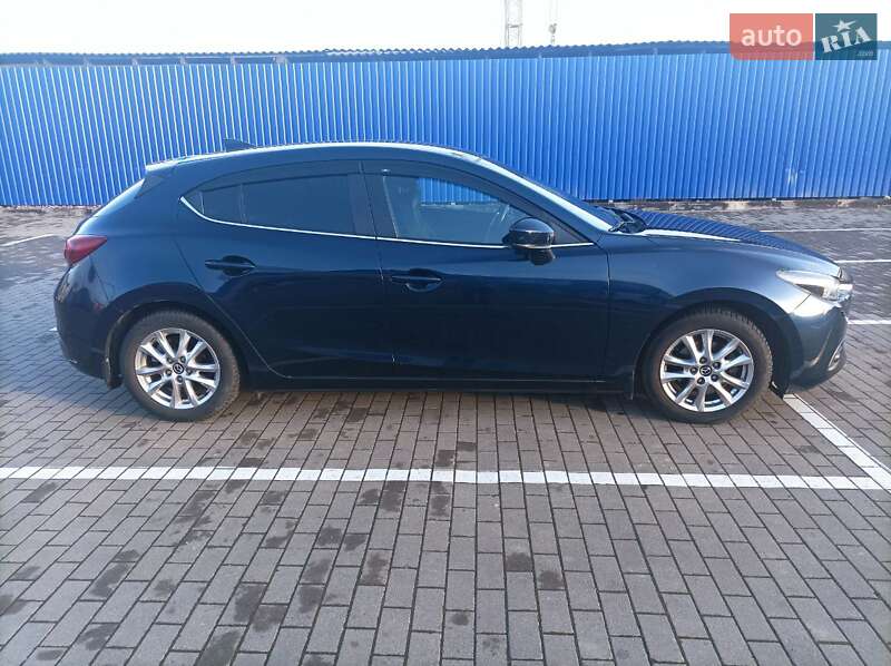 Хэтчбек Mazda 3 2017 в Калуше