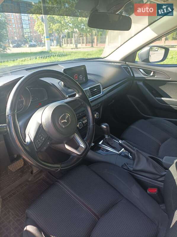 Хэтчбек Mazda 3 2017 в Калуше