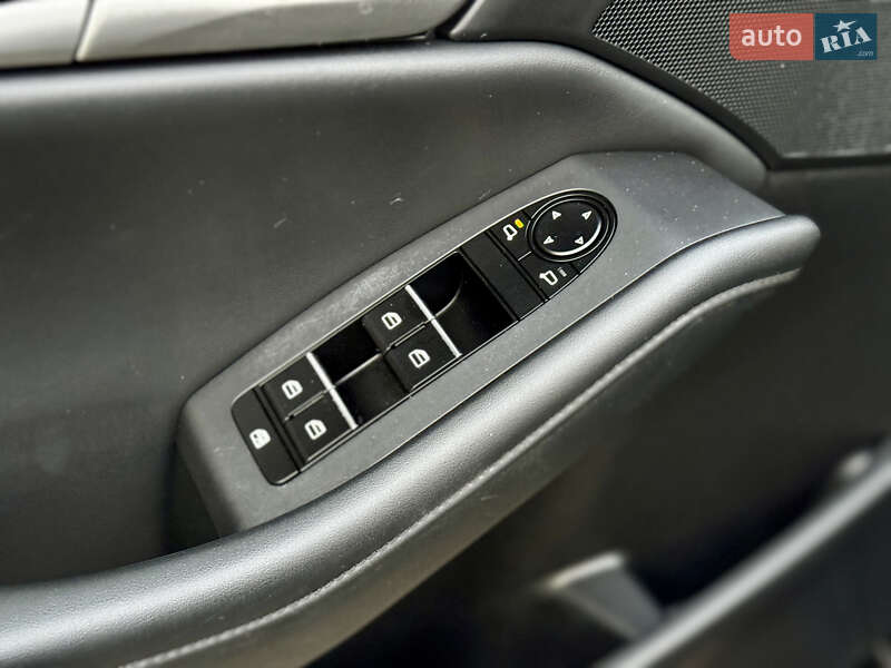 Седан Mazda 3 2020 в Киеве