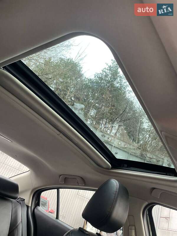 Седан Mazda 3 2014 в Киеве