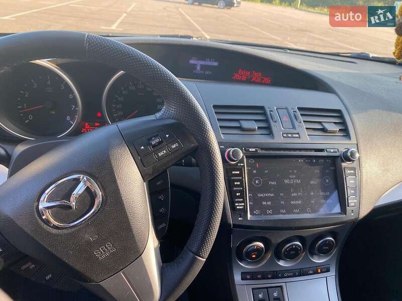 Седан Mazda 3 2010 в Ровно