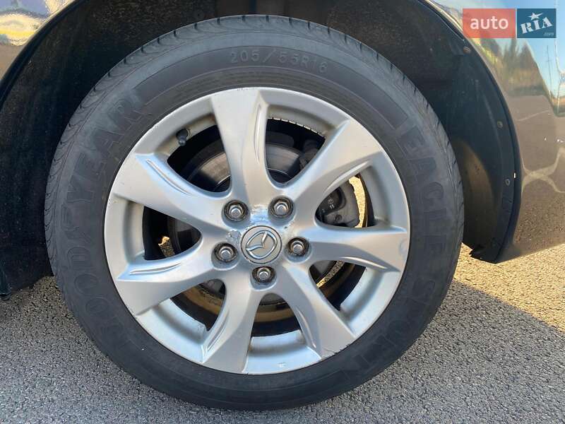Седан Mazda 3 2010 в Ровно