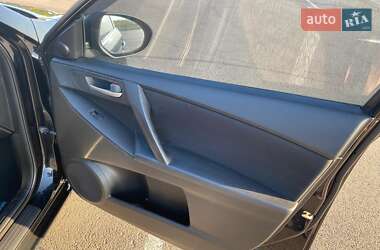 Седан Mazda 3 2010 в Ровно