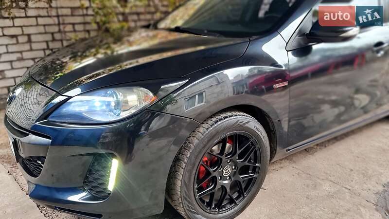 Седан Mazda 3 2013 в Карнауховке