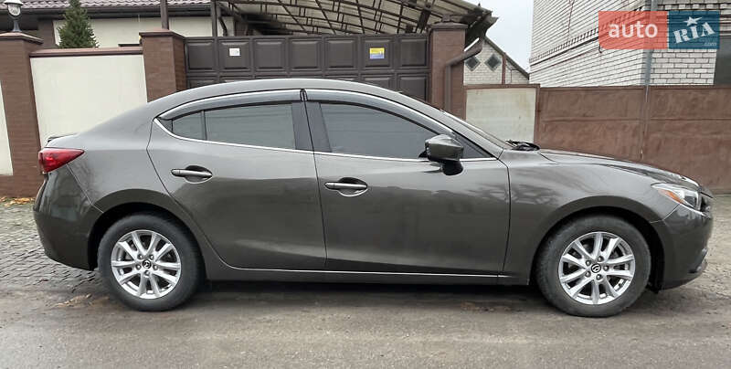 Седан Mazda 3 2016 в Днепре