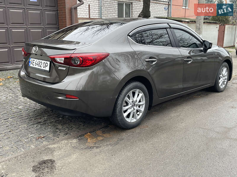 Седан Mazda 3 2016 в Днепре