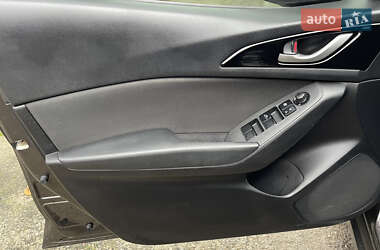 Седан Mazda 3 2016 в Днепре