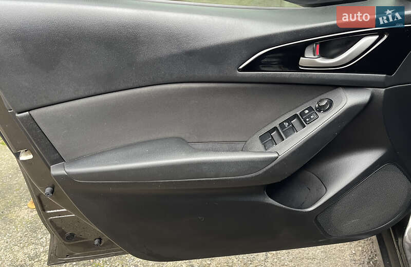 Седан Mazda 3 2016 в Днепре