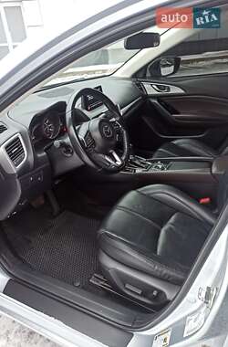Седан Mazda 3 2018 в Киеве