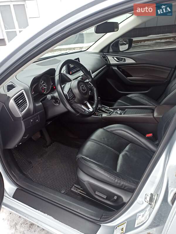 Седан Mazda 3 2018 в Киеве