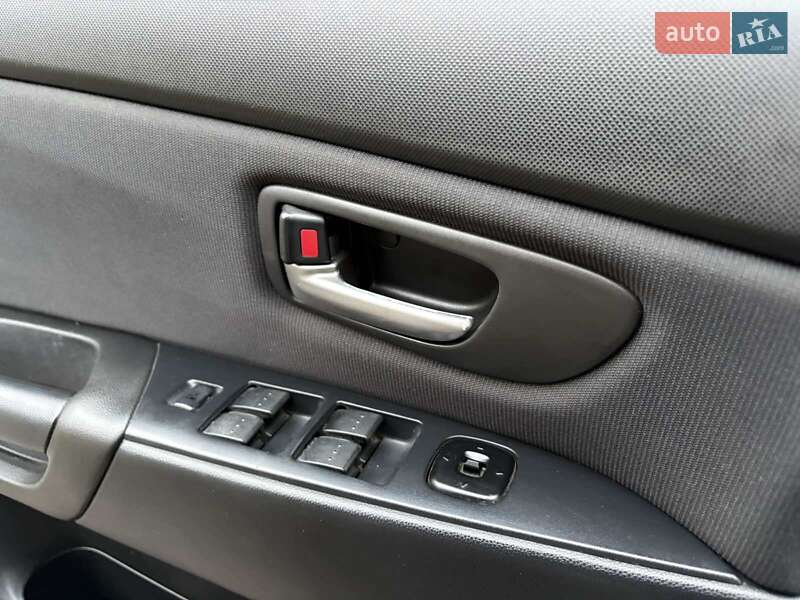 Седан Mazda 3 2005 в Николаеве