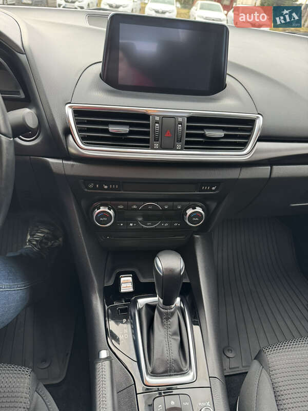 Седан Mazda 3 2017 в Львові