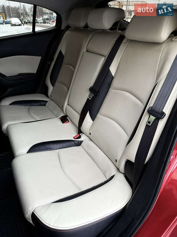 Хэтчбек Mazda 3 2015 в Киеве