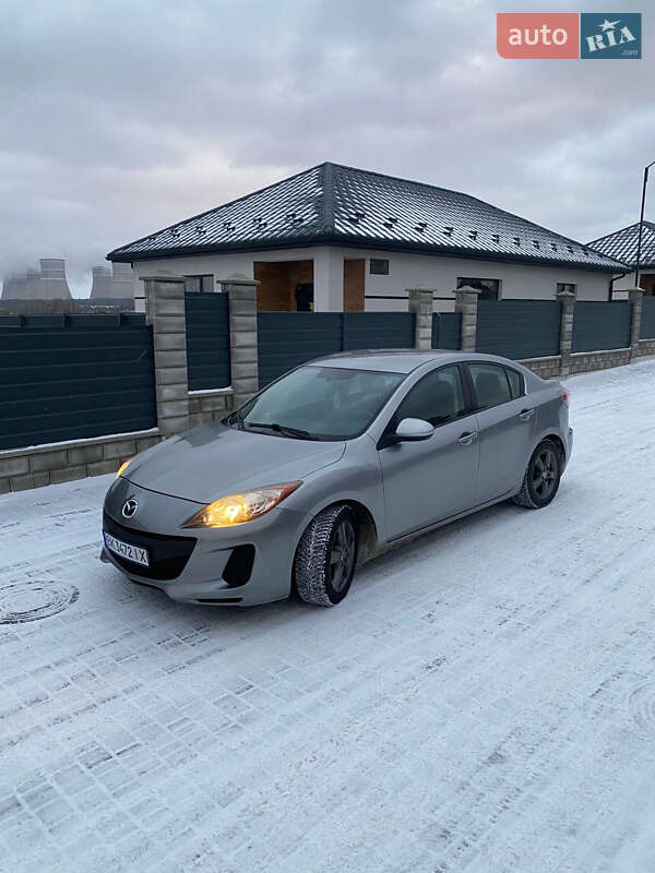 Седан Mazda 3 2012 в Вараше