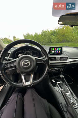 Седан Mazda 3 2017 в Киеве