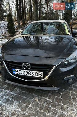 Хэтчбек Mazda 3 2015 в Стебнику