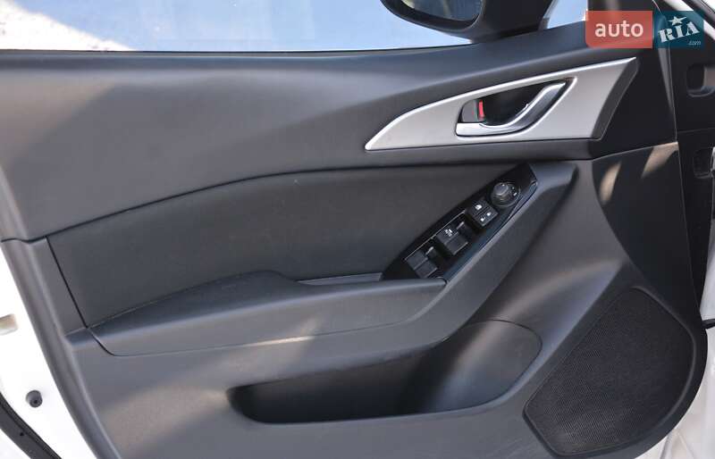 Седан Mazda 3 2017 в Киеве фото 13 Седан Mazda 3 2017 в Киеве