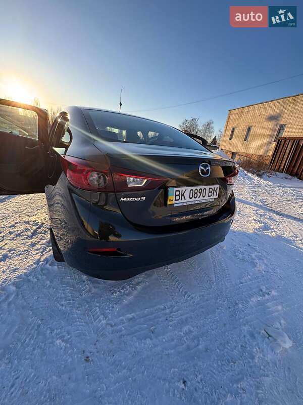 Седан Mazda 3 2014 в Вараше