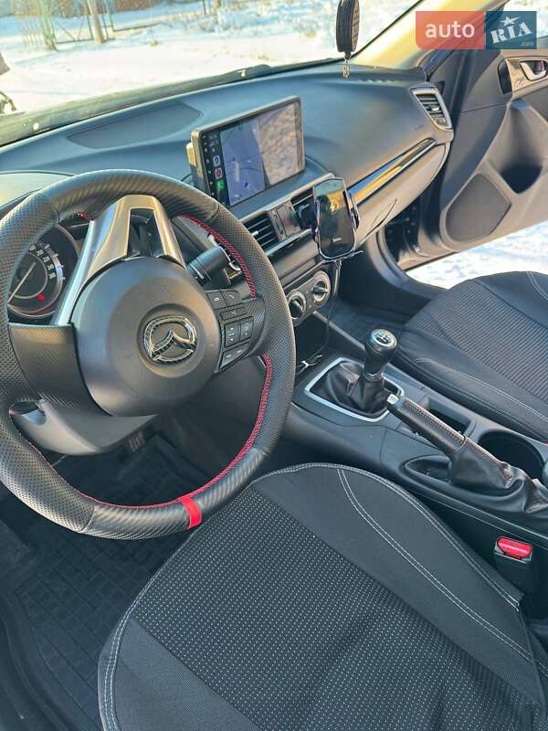 Седан Mazda 3 2014 в Вараше