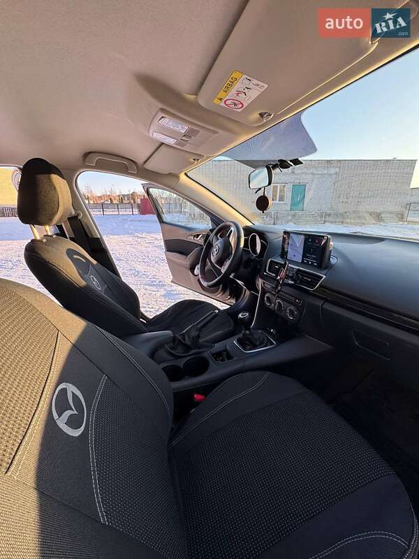 Седан Mazda 3 2014 в Вараше
