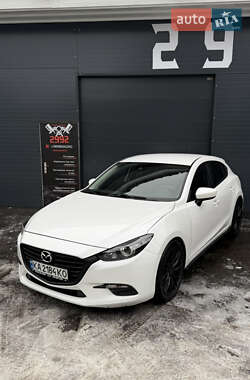 MAZDA 3 2018