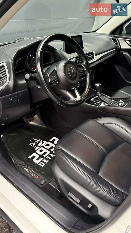 Хэтчбек Mazda 3 2018 в Киеве