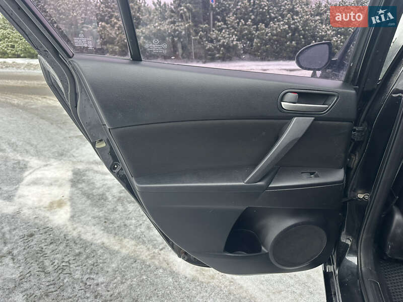 Седан Mazda 3 2012 в Киеве