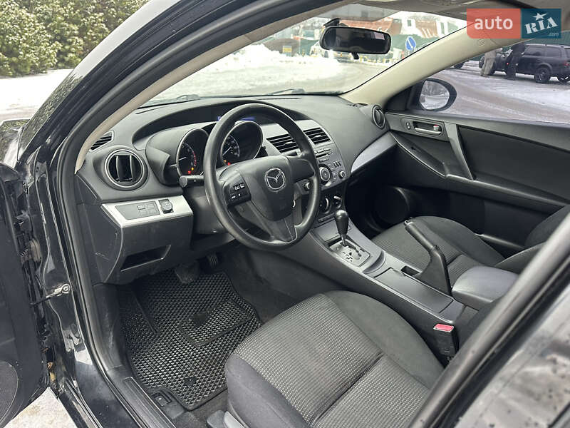 Седан Mazda 3 2012 в Киеве